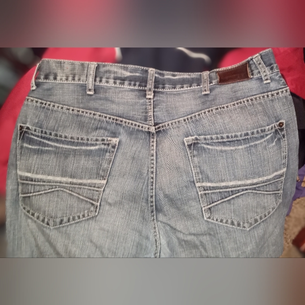 Bootcut Jean, Distressed - Picture 2 of 3
